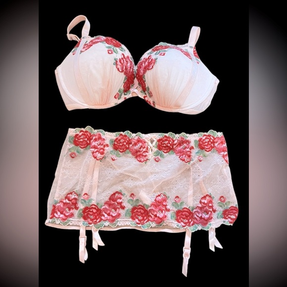 Victoria Secret Bra & Garter/Thong Set - Picture 1 of 3